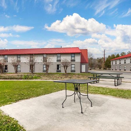 Red Roof Inn & Suites Нюпорт Нюз Екстериор снимка