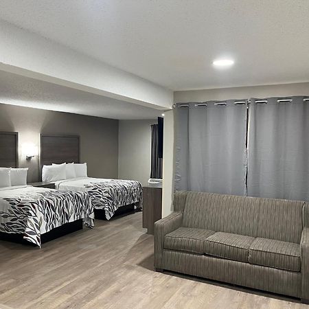 Red Roof Inn & Suites Нюпорт Нюз Екстериор снимка