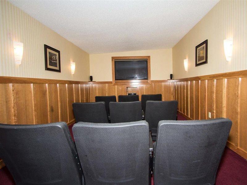 Red Roof Inn & Suites Нюпорт Нюз Екстериор снимка