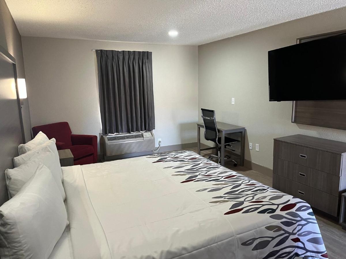 Red Roof Inn & Suites Нюпорт Нюз Екстериор снимка