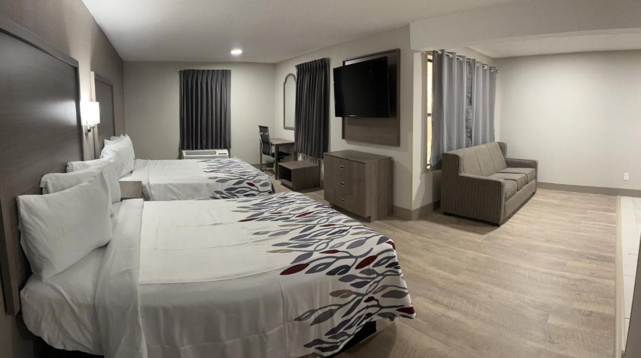 Red Roof Inn & Suites Нюпорт Нюз Екстериор снимка