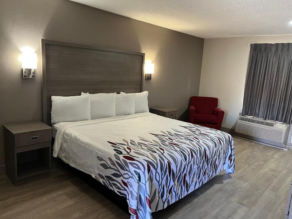 Red Roof Inn & Suites Нюпорт Нюз Екстериор снимка