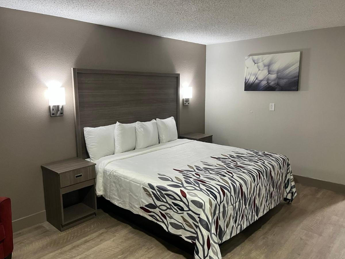 Red Roof Inn & Suites Нюпорт Нюз Екстериор снимка