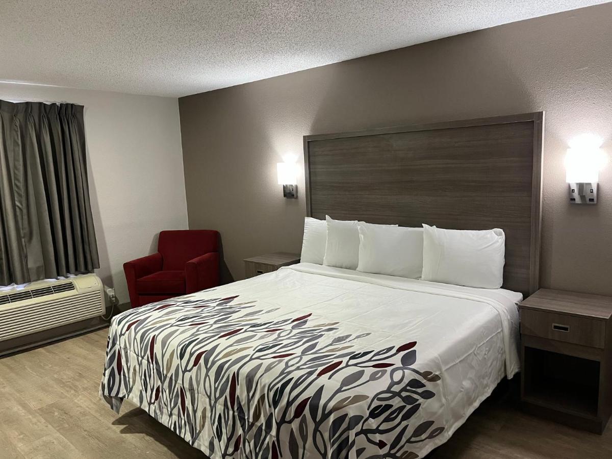 Red Roof Inn & Suites Нюпорт Нюз Екстериор снимка