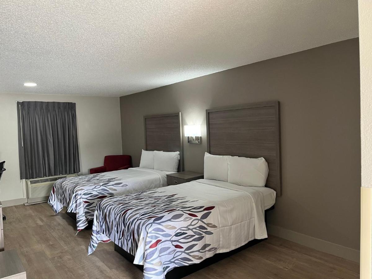 Red Roof Inn & Suites Нюпорт Нюз Екстериор снимка