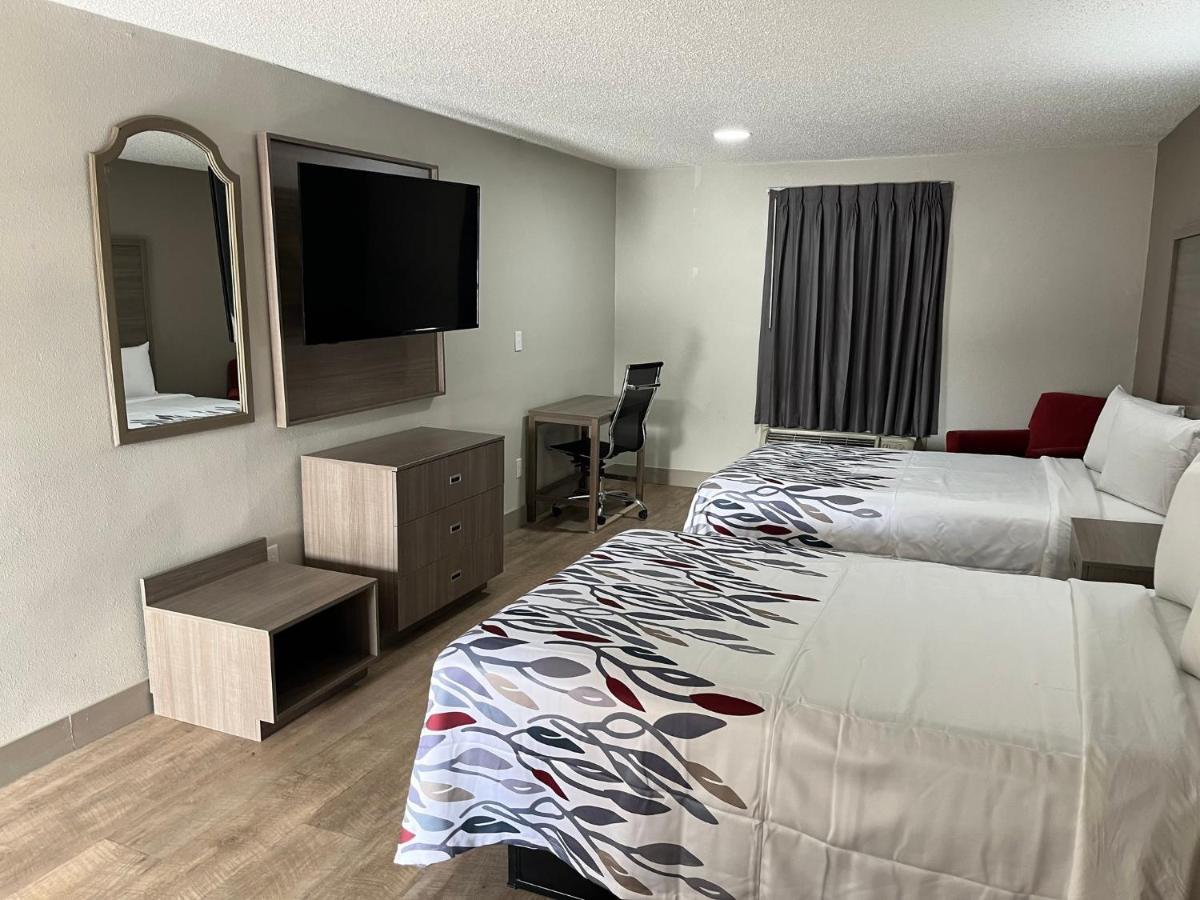 Red Roof Inn & Suites Нюпорт Нюз Екстериор снимка