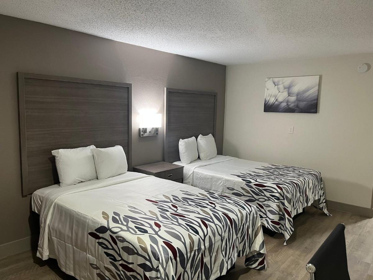 Red Roof Inn & Suites Нюпорт Нюз Екстериор снимка
