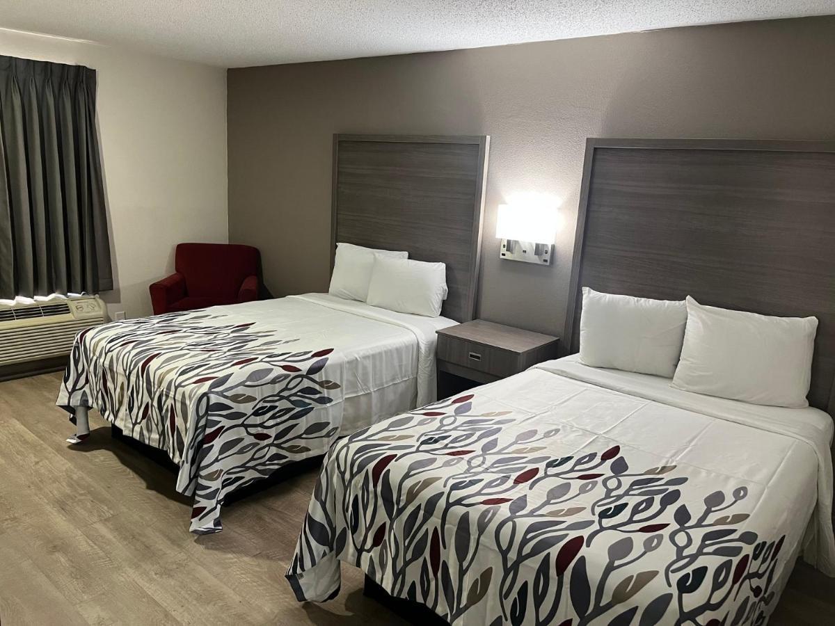 Red Roof Inn & Suites Нюпорт Нюз Екстериор снимка