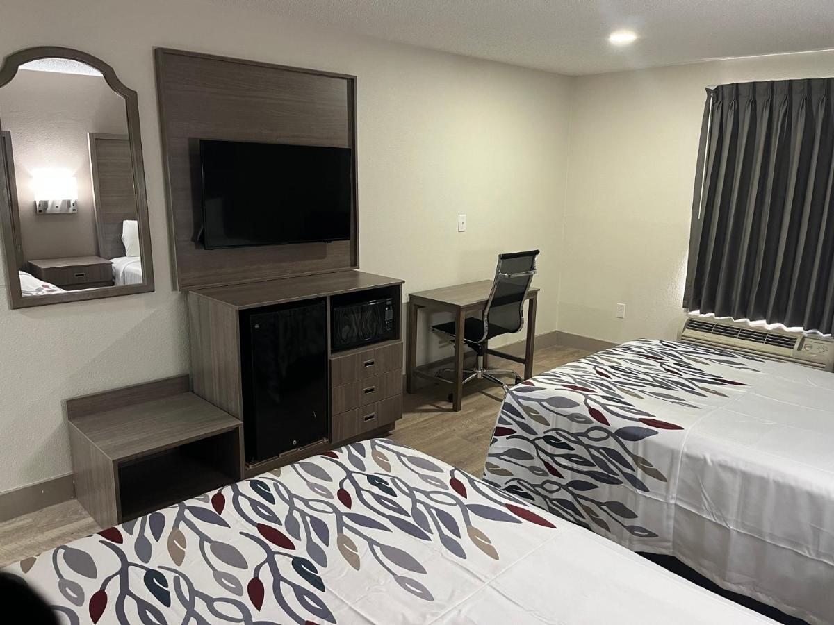 Red Roof Inn & Suites Нюпорт Нюз Екстериор снимка