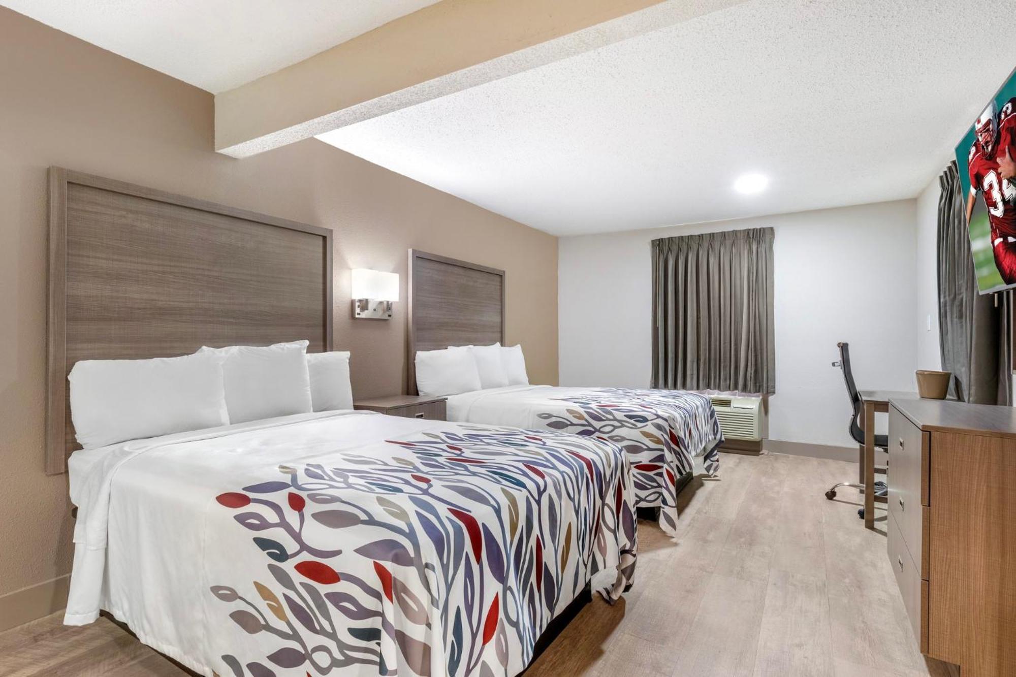Red Roof Inn & Suites Нюпорт Нюз Екстериор снимка