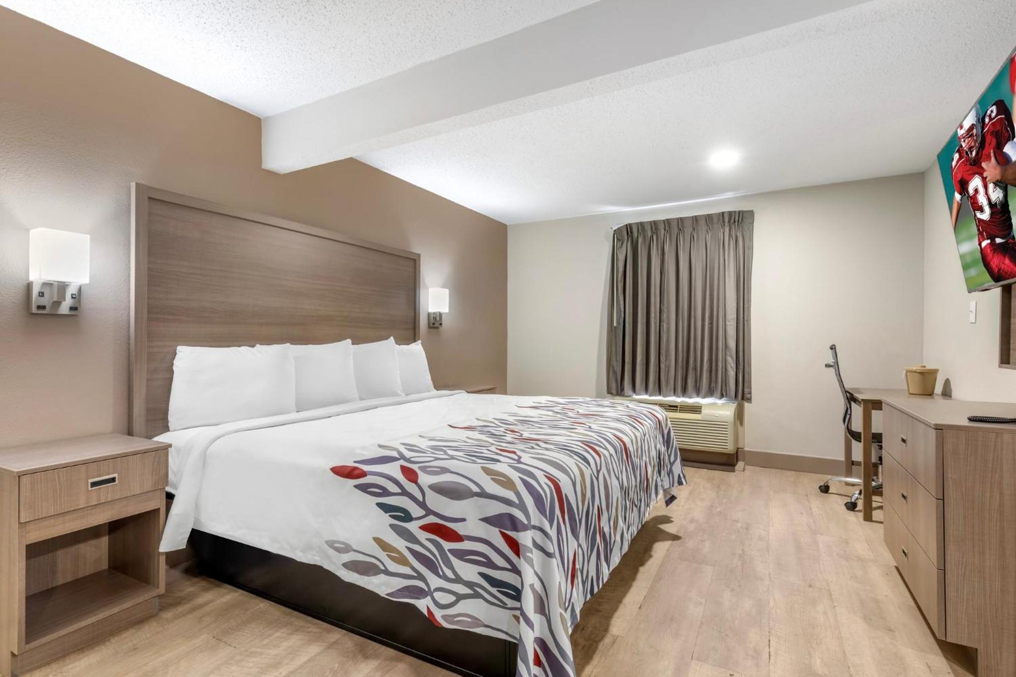 Red Roof Inn & Suites Нюпорт Нюз Екстериор снимка