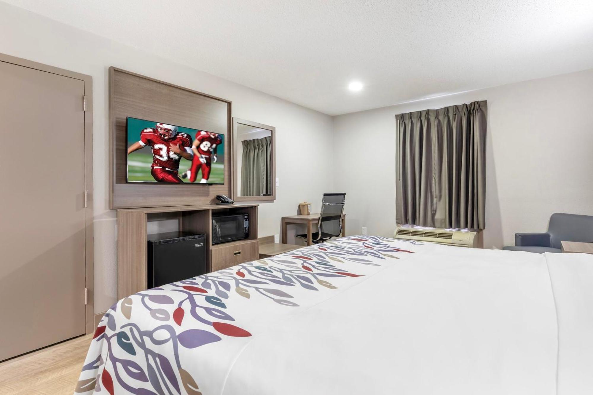 Red Roof Inn & Suites Нюпорт Нюз Екстериор снимка