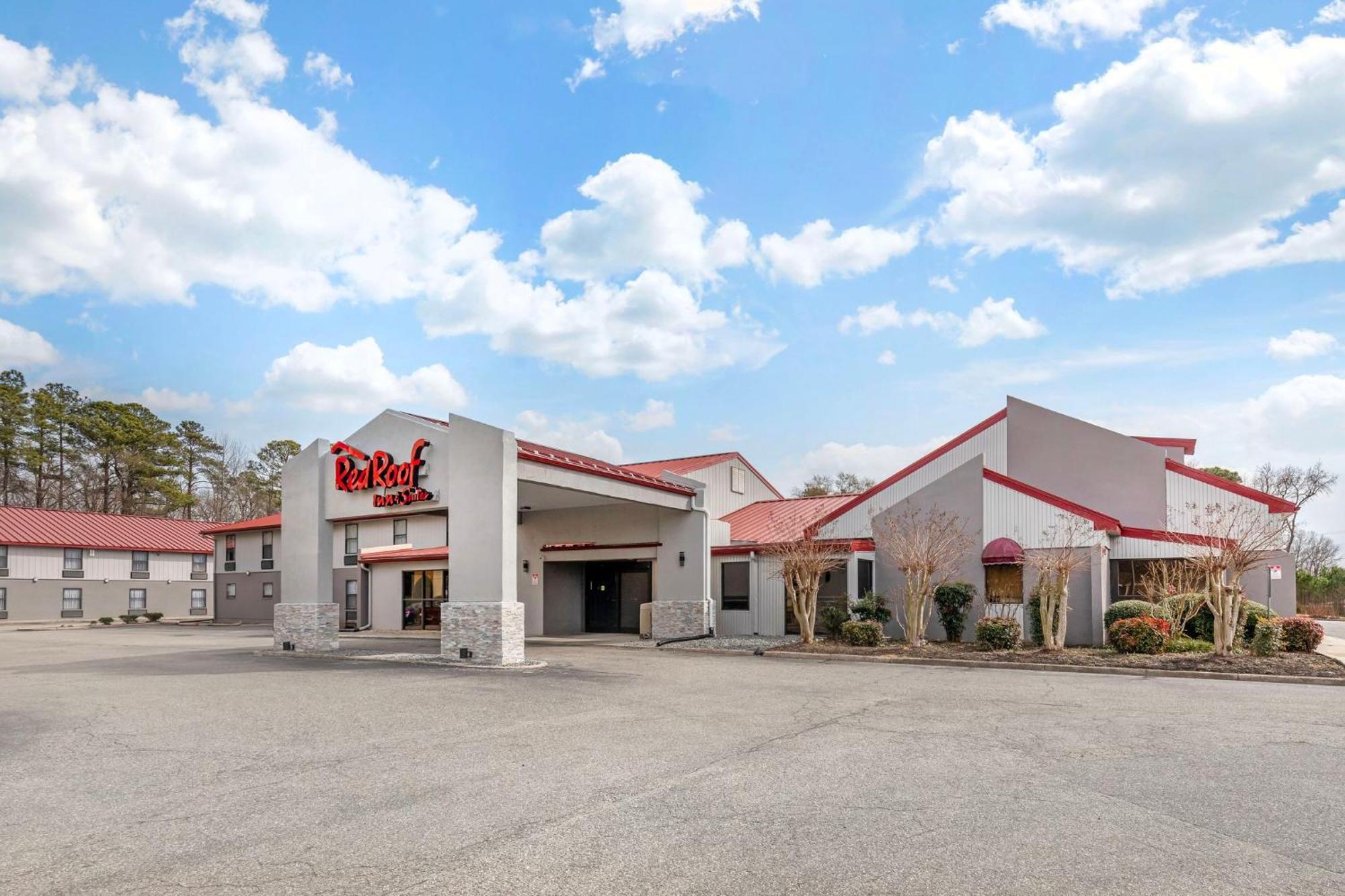 Red Roof Inn & Suites Нюпорт Нюз Екстериор снимка