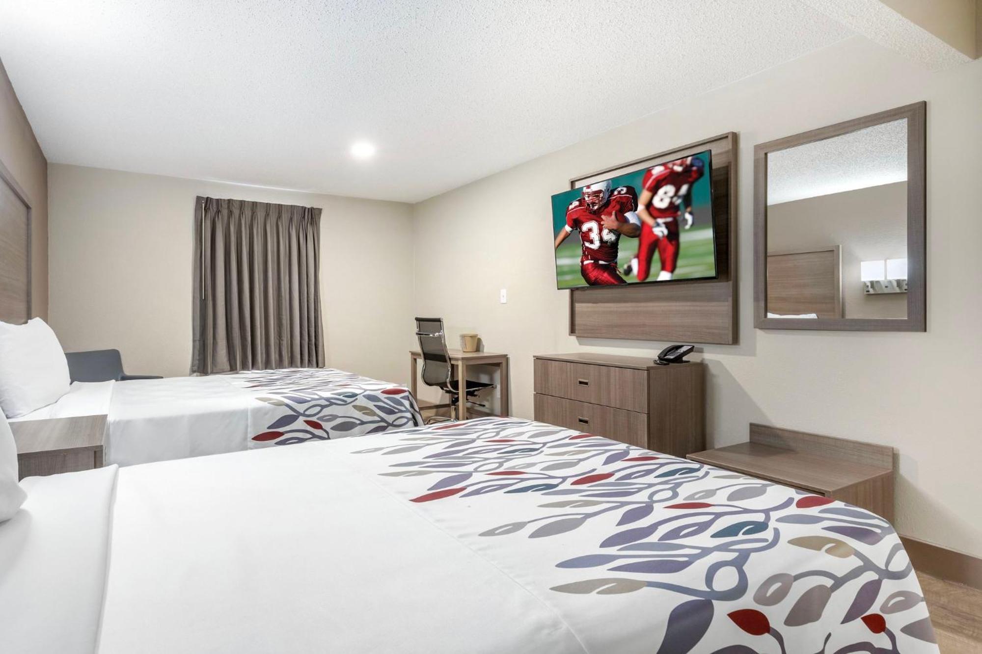 Red Roof Inn & Suites Нюпорт Нюз Екстериор снимка