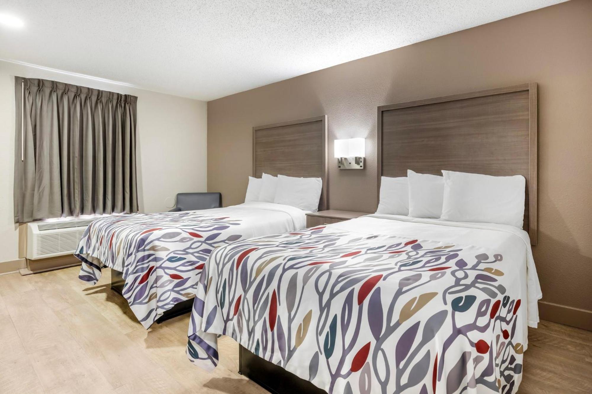 Red Roof Inn & Suites Нюпорт Нюз Екстериор снимка