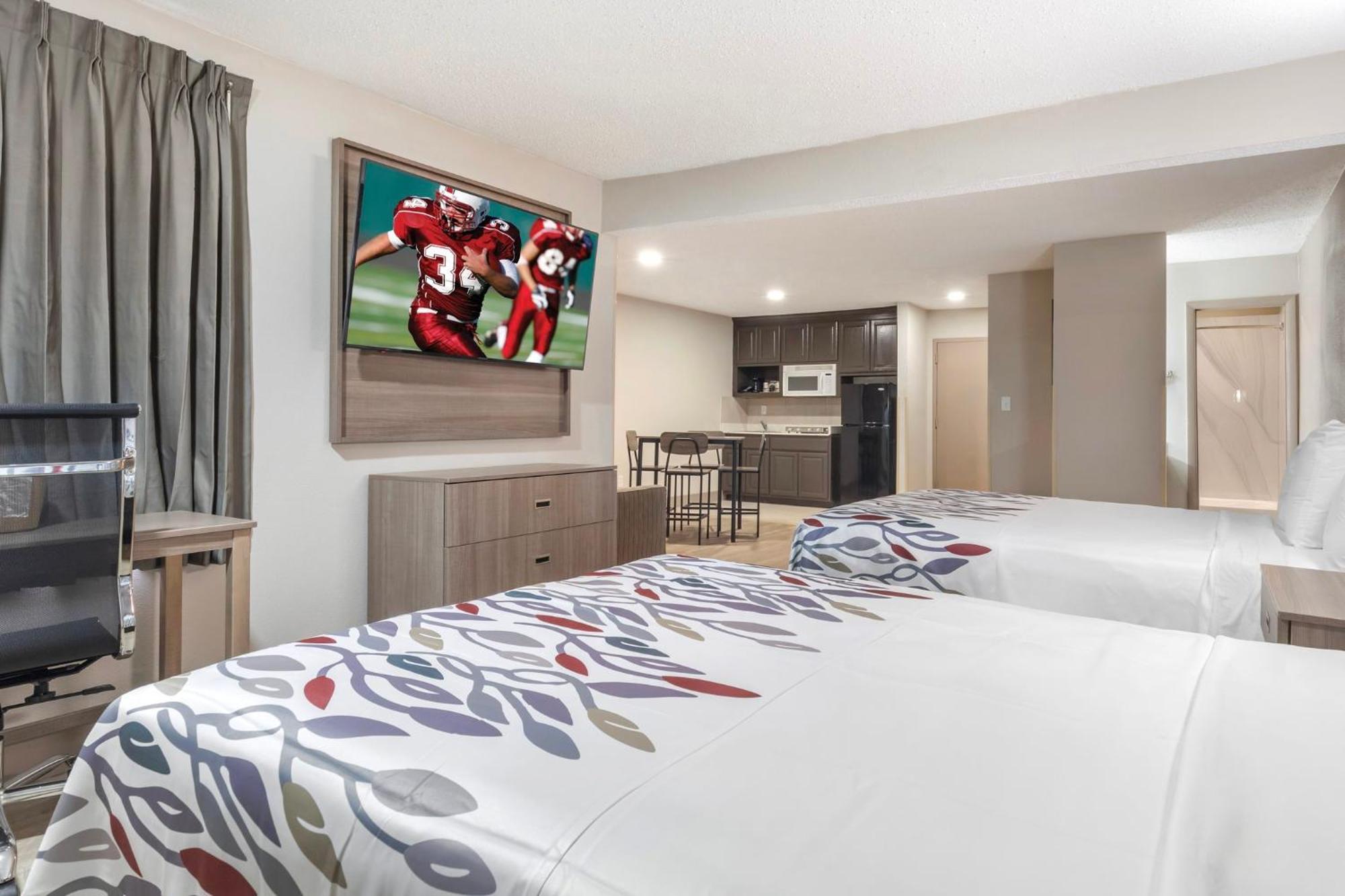 Red Roof Inn & Suites Нюпорт Нюз Екстериор снимка