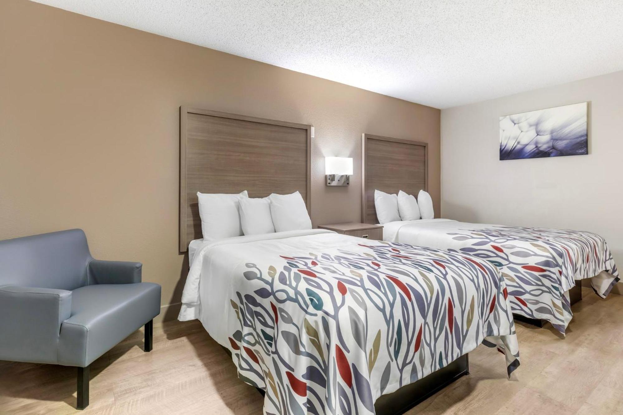 Red Roof Inn & Suites Нюпорт Нюз Екстериор снимка