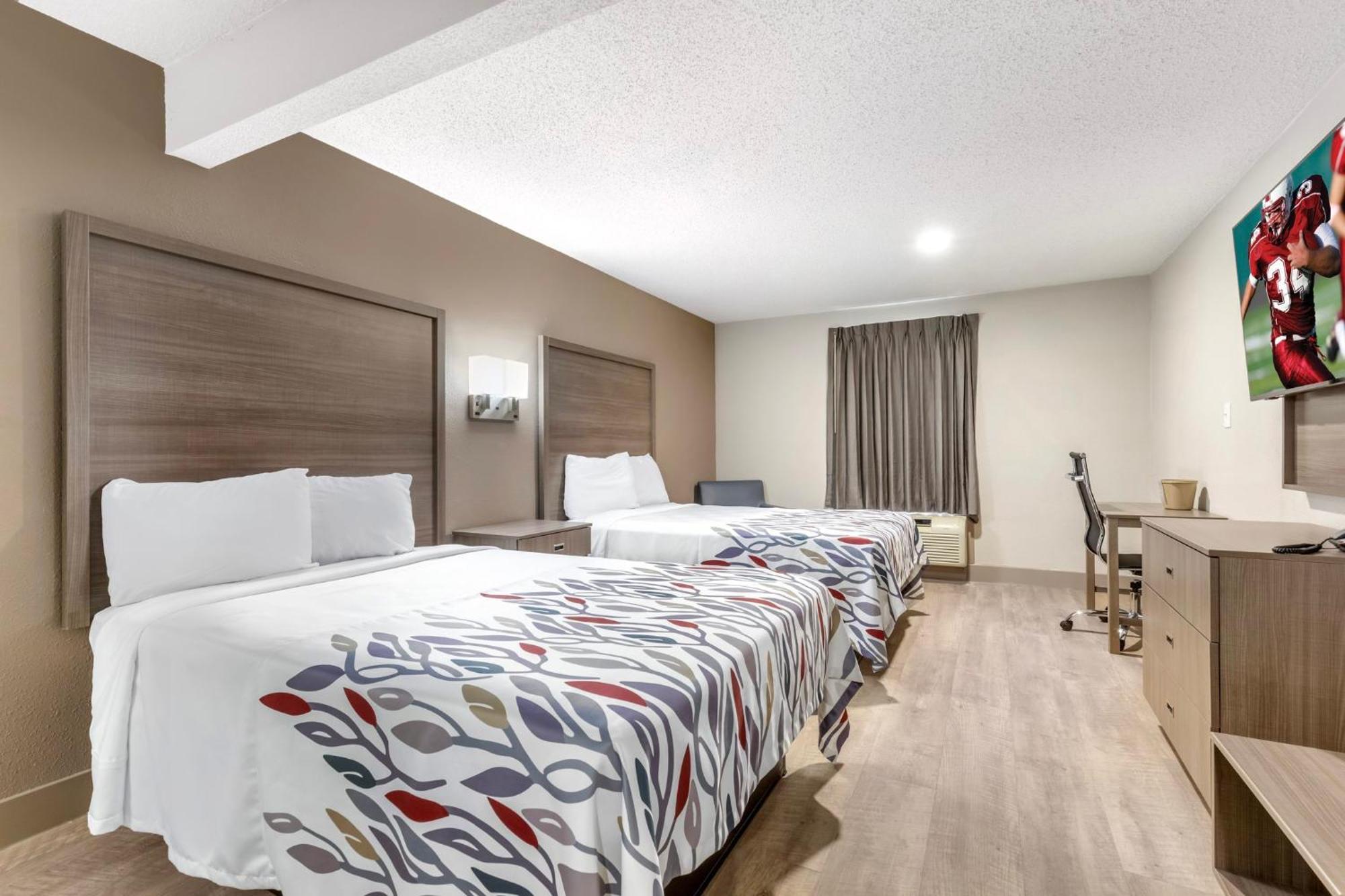 Red Roof Inn & Suites Нюпорт Нюз Екстериор снимка