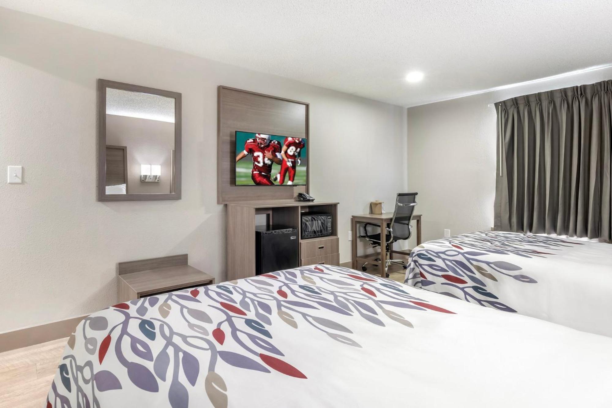 Red Roof Inn & Suites Нюпорт Нюз Екстериор снимка