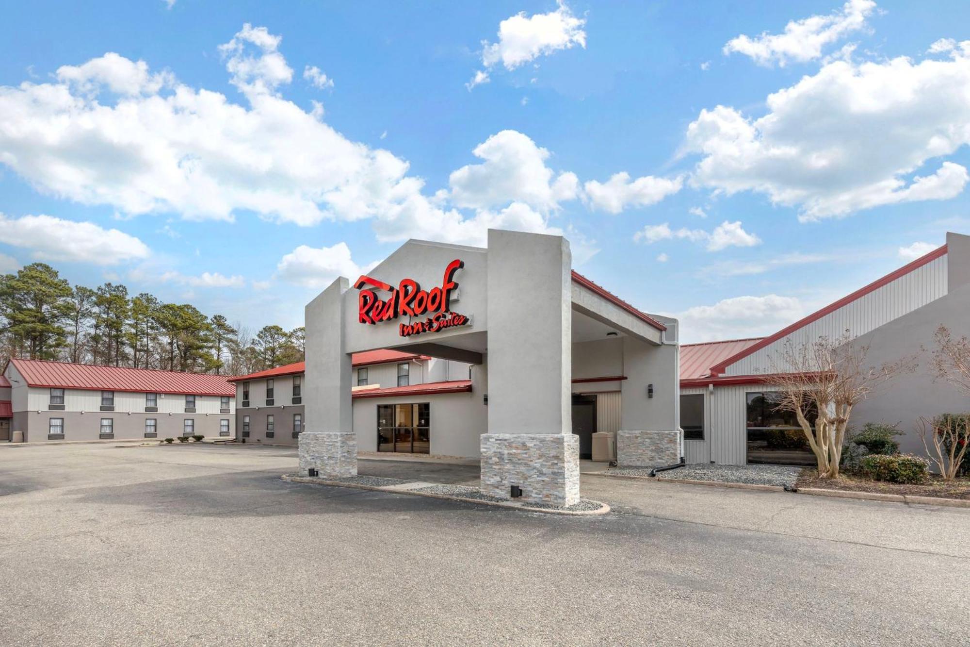 Red Roof Inn & Suites Нюпорт Нюз Екстериор снимка
